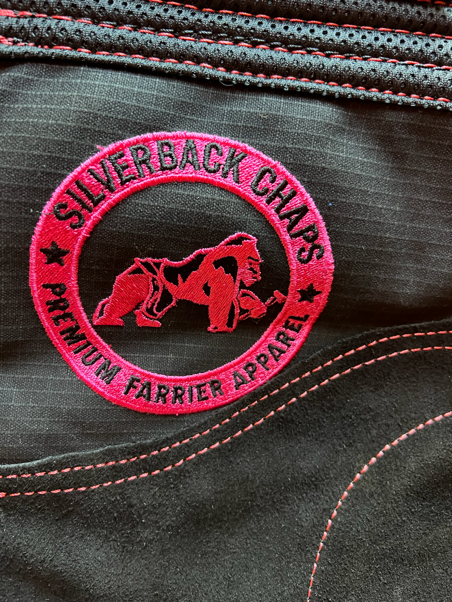 SILVERBACK CHAPETTE ORIGINAL BLACK WITH PINK STITCH AND BADGE